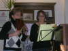 Hanni und Carmen stimmen uns ein